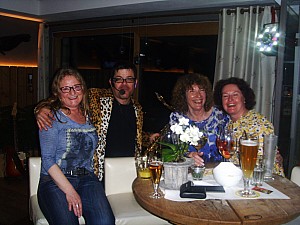 37-Party im Pfelderer Hof.jpg 37-Party im Pfelderer Hof.jpg